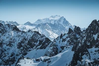 Majestätische schneebedeckte Gipfel der Schweizer Alpen