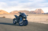 La elegante motocicleta de Yamaha Motor Company contra un paisaje majestuoso