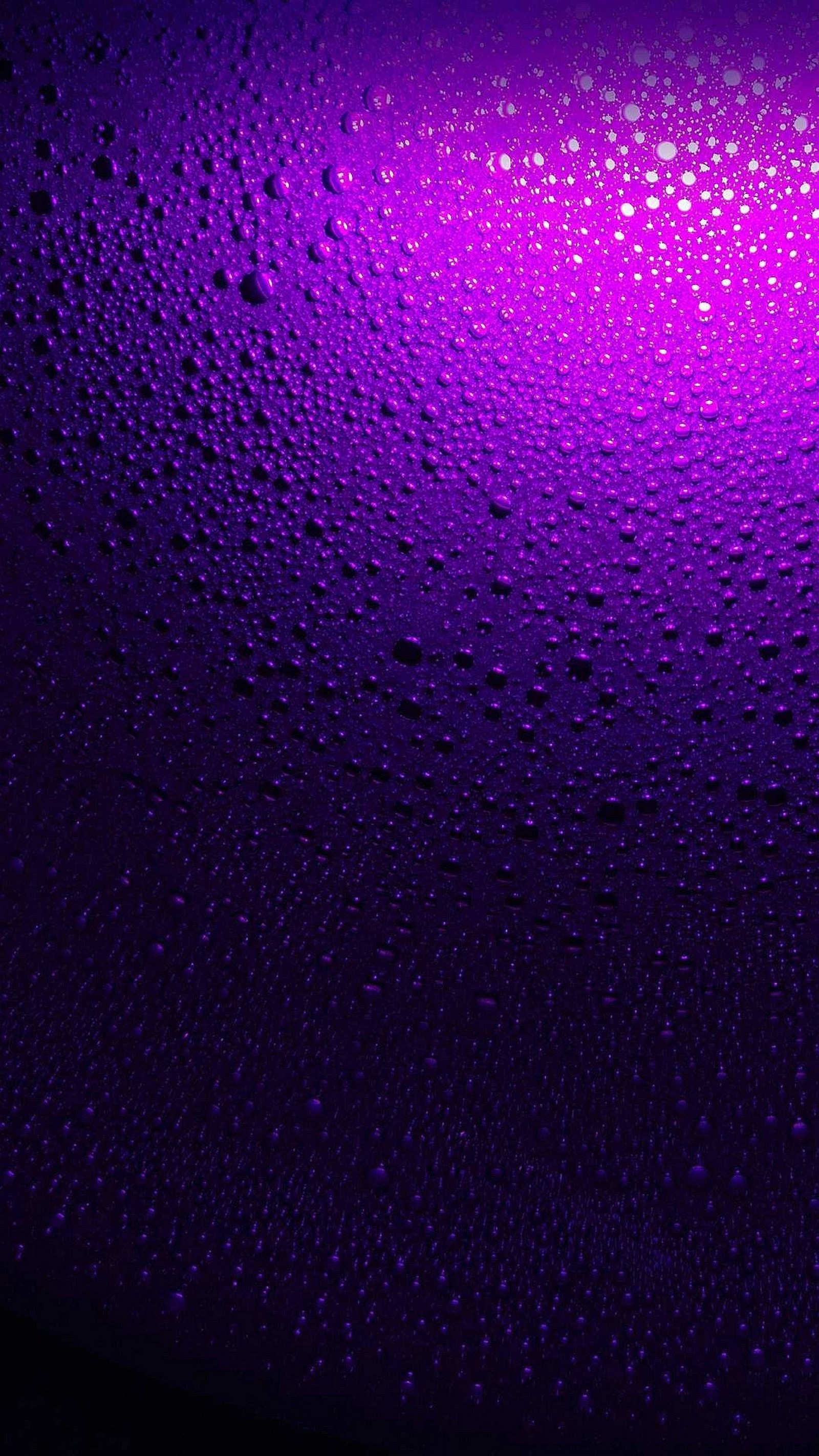 Um close de um fundo roxo com gotas de água (rosa, água, magenta, roxo, padrão)