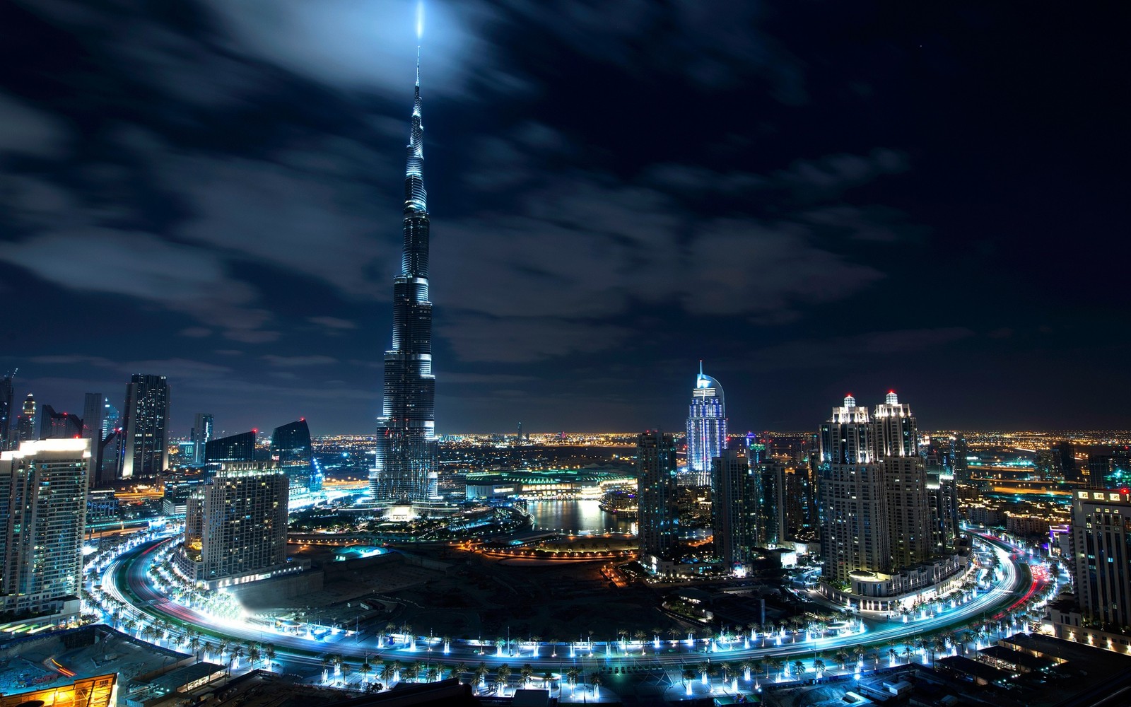 Vista da torre burj khalifa à noite do topo do burj (burj khalifa, arranha céus, torre, paisagem urbana, cidade)