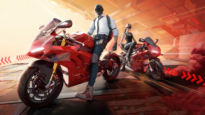 Близкий план человека, стоящего рядом с мотоциклом (pubg x ducati, дюкатти панигале v4, ducati panigale v4, ducati supersport 950, 5k)