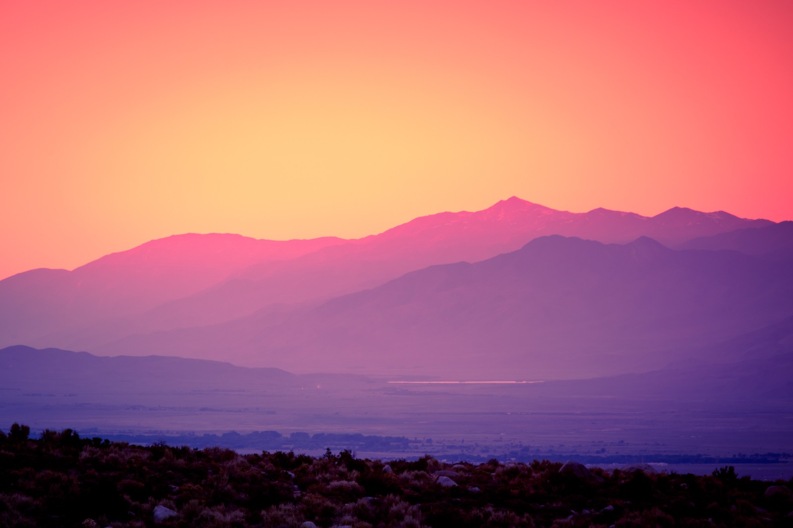 Baixar papel de parede céu rosa, cenário, por do sol, fundo gradiente, montanhas