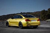 Éblouissant BMW E92 Coupé en Jaune Vibrant : Un Chef-d'œuvre de Voiture de Sport.