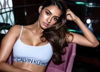 Disha Patani na Calvin Klein: Elegância Cativante em Papel de Parede 4K