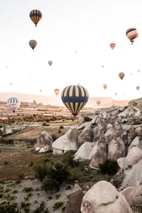 Encantador paseo en globo aerostático sobre los paisajes únicos de Capadocia