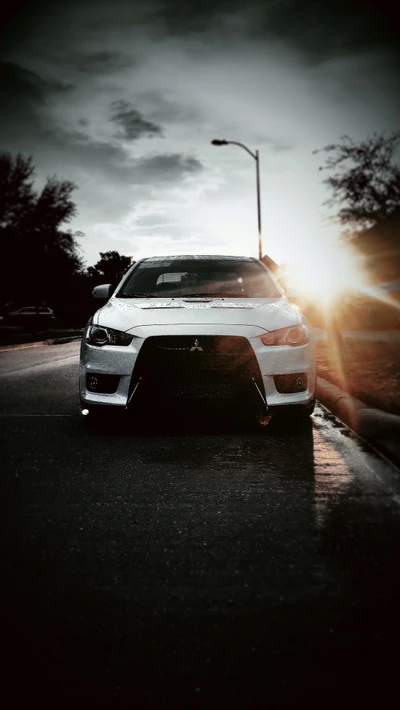 Mitsubishi Lancer Evolution X al atardecer