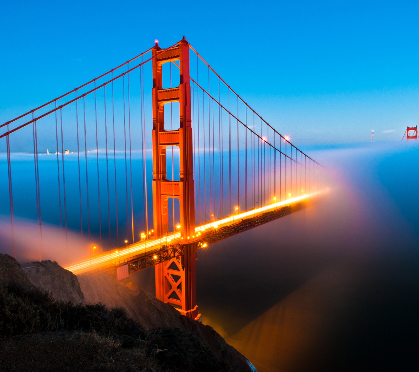 Vista aérea del puente golden gate de noche con niebla (2016, asombroso, amor)