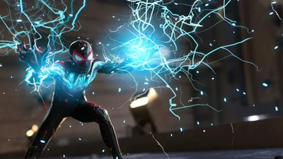 Miles Morales aprovecha el poder eléctrico en una pose dinámica, mostrando sus habilidades como el superhéroe del videojuego Spider-Man 2 de Marvel.