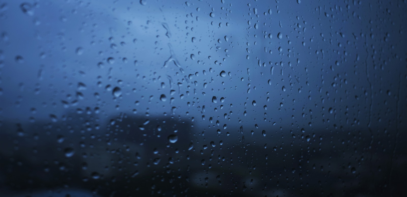 Descargar fondo de pantalla gota, lluvia, vidrio, azul, agua