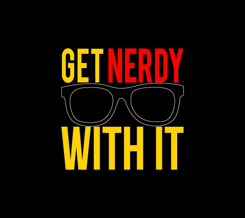 Крупный план пары очков с надписью "get nerdy with it" (regearh, земля)