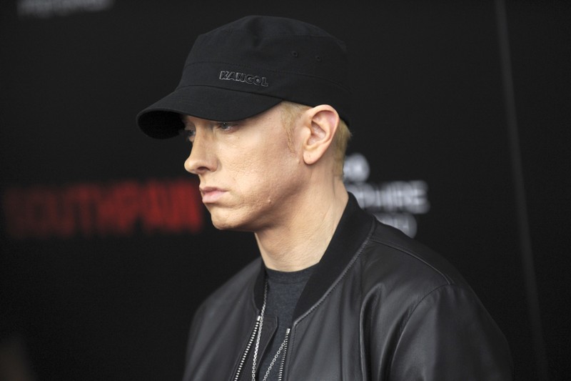 Макроснимок мужчины в черной шляпе и черной куртке (эминем, eminem, рэпер, хип хоп музыка, крутой)