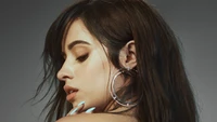 Camila Cabello : Profil captivant dans une séance photo glamour