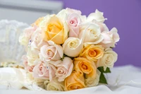 Bouquet de rosas elegante em suaves tons pastéis para casamentos e celebrações