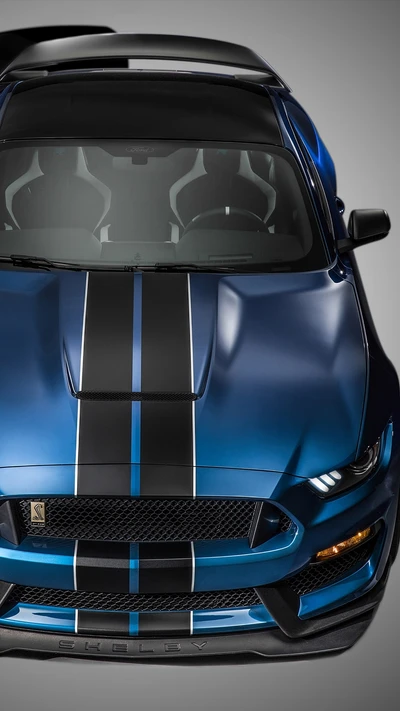 2023 Ford Mustang Shelby GT500 em azul com listras pretas