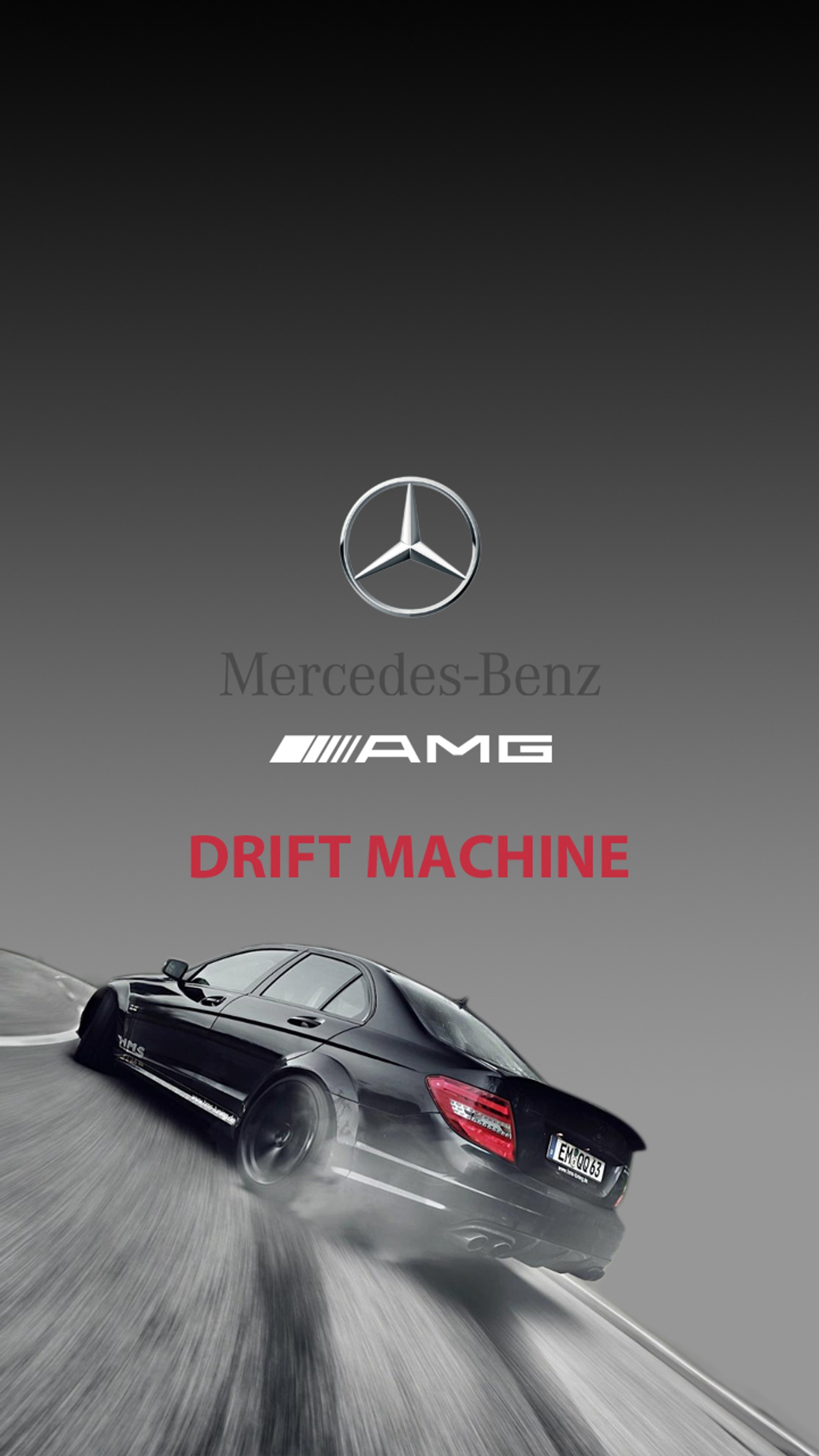 Un primer plano de un coche que circula por una carretera con el logotipo de mercedes (amg, benz, negro, c 63, coche)