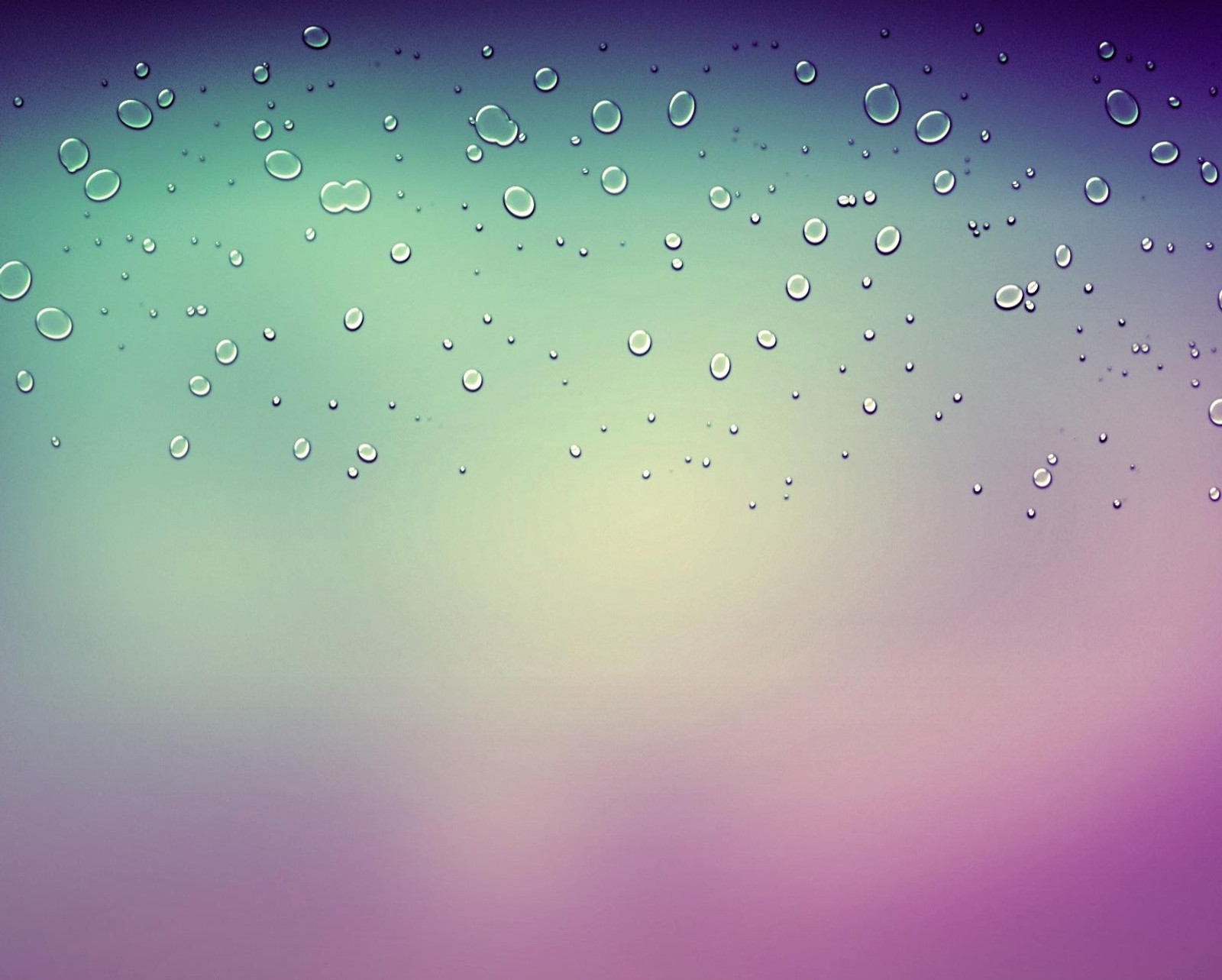 Une image floue d'un tas de gouttes d'eau sur une fenêtre (abstrait, gouttes, violet, pluie, gouttes de pluie)