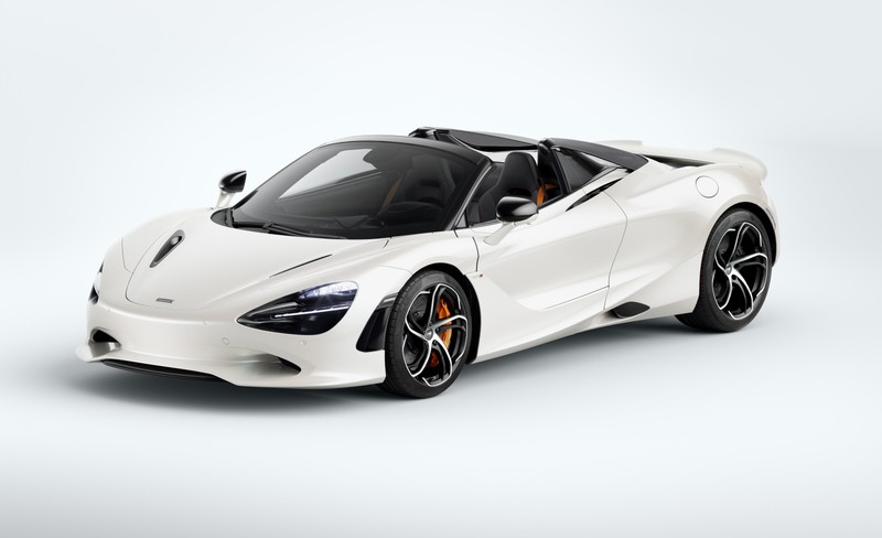 Белый спортивный автомобиль с черной крышей и оранжевыми колесами (mclaren 750s spider, 5k, белые машины, 2023, машины)