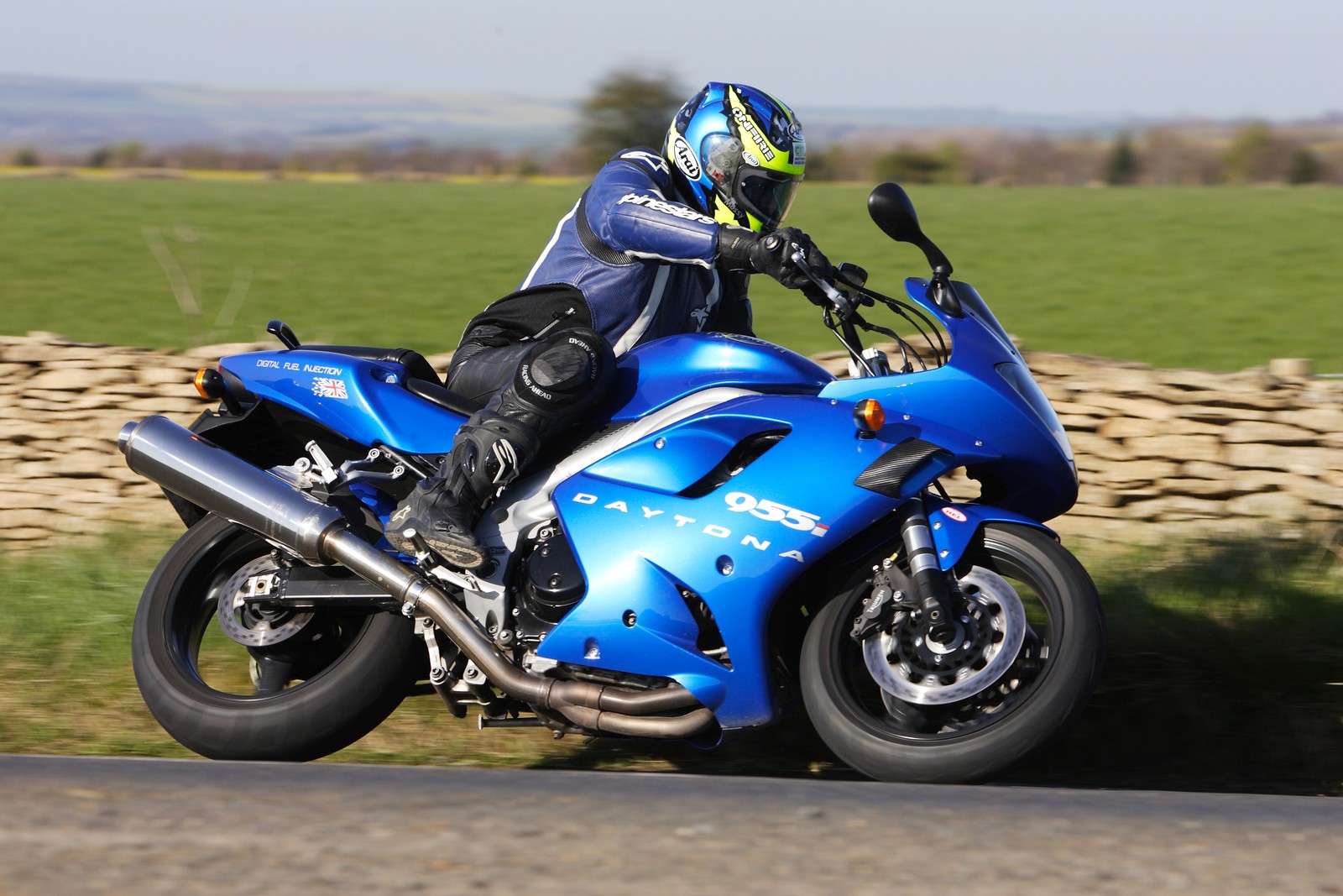 Lade kreuzer, suzuki, motorad, motorradsport, rennen Hintergrund herunter