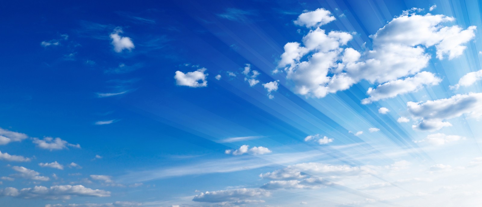 Vue aérienne d'un champ avec un ciel bleu et des nuages (nuage, bleu, journée, cumulus, atmosphère)