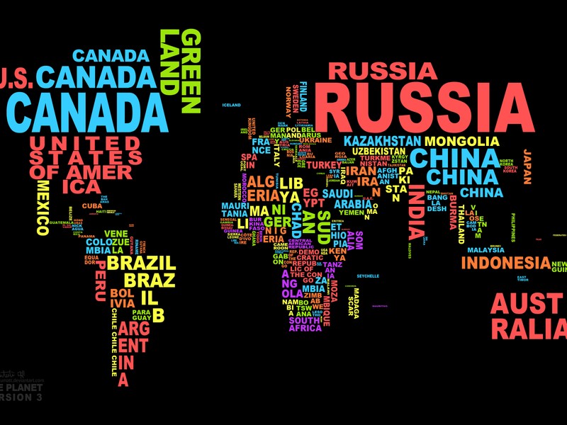 Крупный план карты мира с названиями стран на разных языках (цвет, мир)