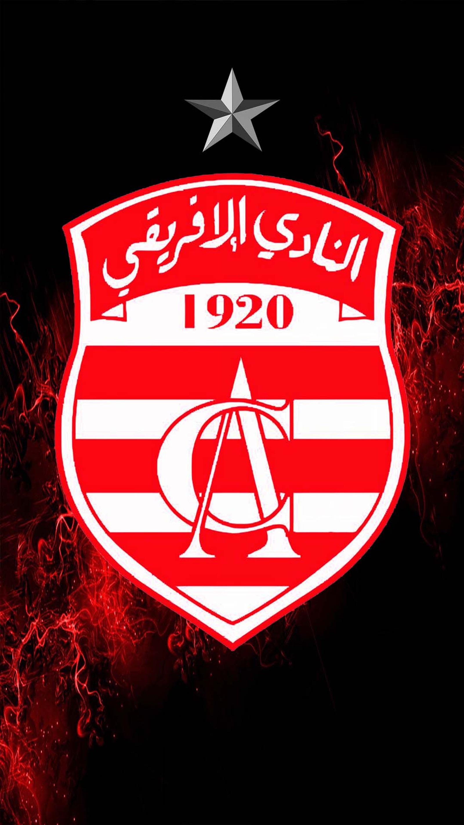 Nahaufnahme eines rot-weißen fußballlogos auf schwarzem hintergrund (ca, club africain, clubafricain, clubiste, fuß)