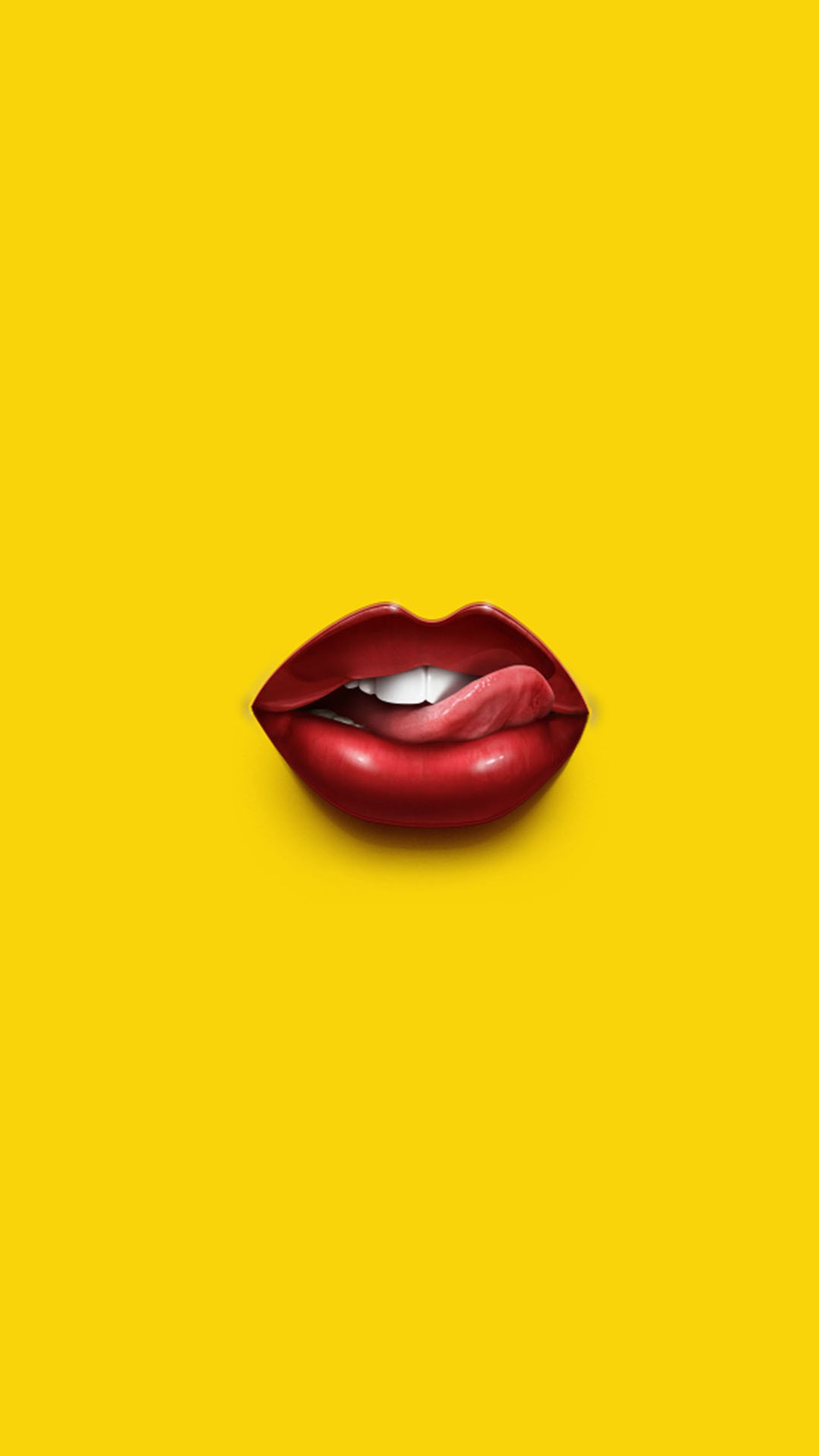 Un primer plano de un labio rojo en un fondo amarillo. (fondo, femenino, niña, caliente, labios)