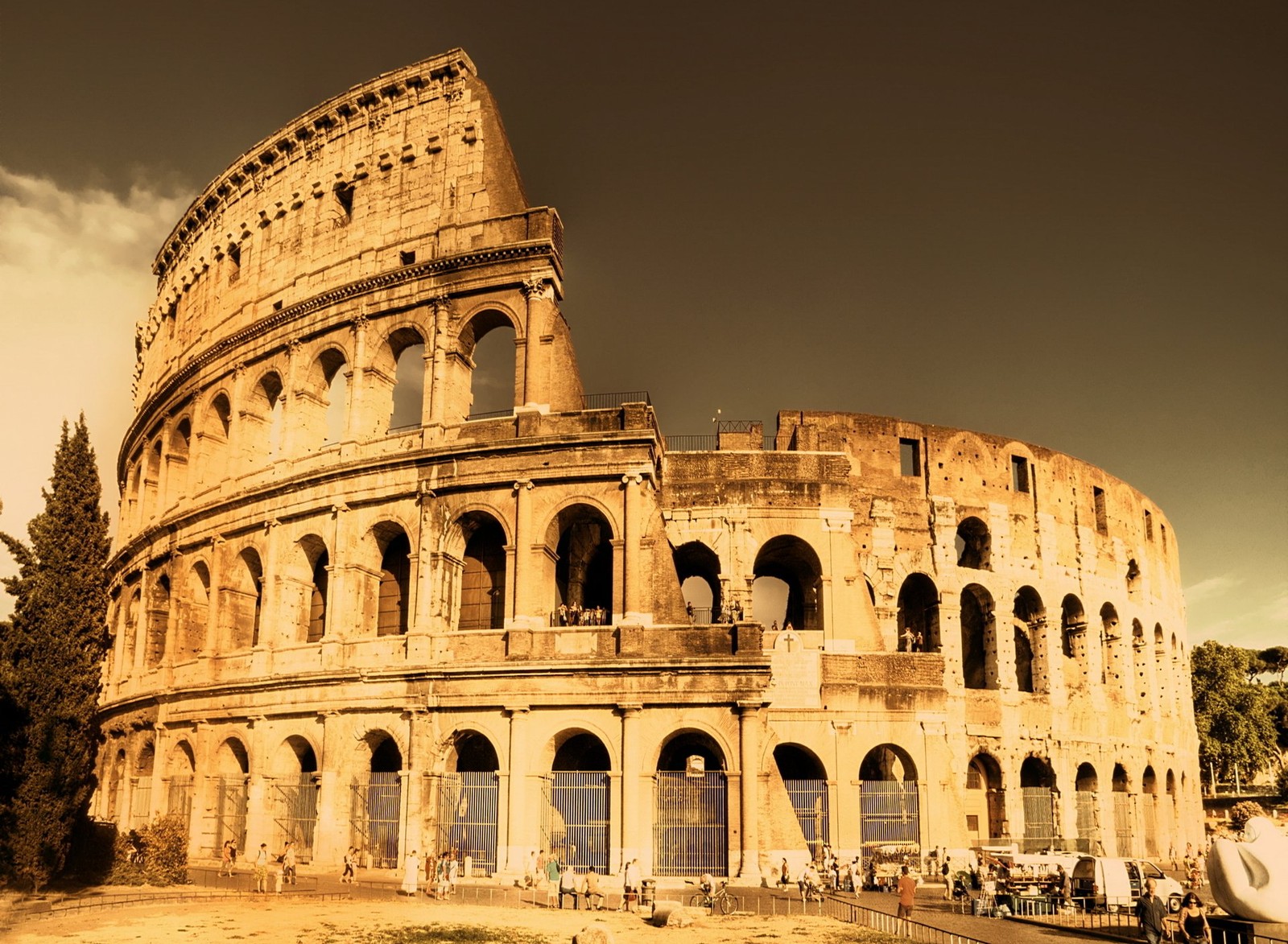 Vista de um grande edifício com um relógio no topo (histórico, lugar, roma)