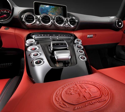 Interior lujoso de Mercedes AMG con cuero rojo y características de alta tecnología