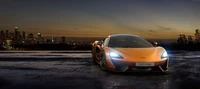 McLaren 570S: Um ícone de desempenho e elegância contra um horizonte urbano ao anoitecer