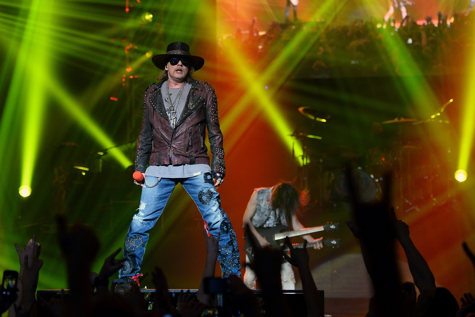 guns n roses, axl rose, rock concert, musical ensemble, performance wallpaper