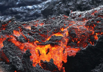 Feuriger Lavafluss aus dem Ausbruch von Lower Puna im Jahr 2018