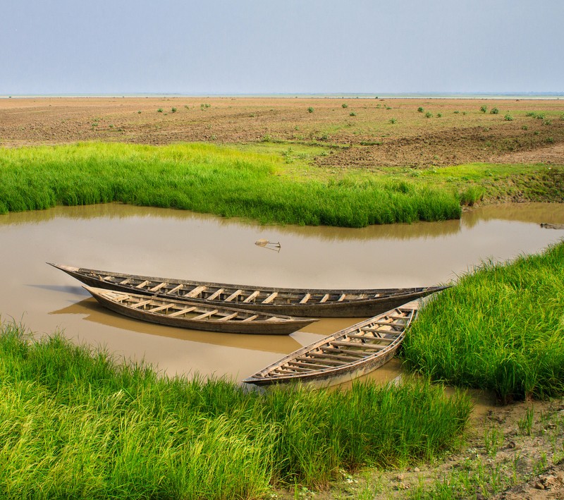 Две лодки стоят на воде (бангладеш, лодка, страна, природа)