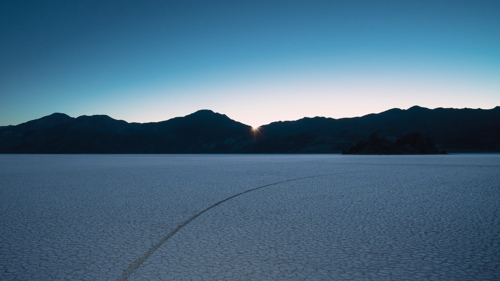 Descargar fondo de pantalla macarón, macaron, desierto de mojave, manzanas, montaña