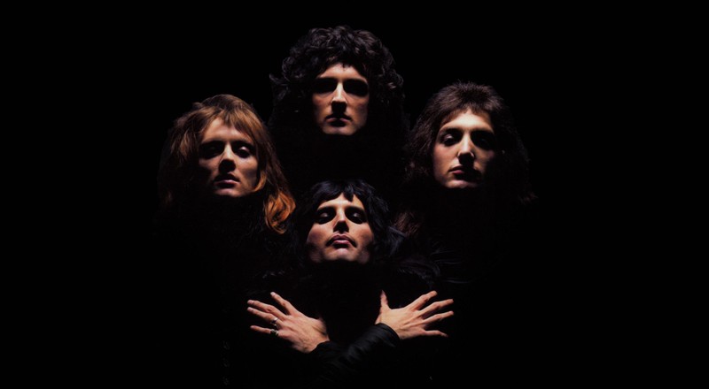 Группа black crowe позирует для фото на черном фоне (богемская рапсодия, bohemian rhapsody, фредди меркьюри, рами малек, rami malek)