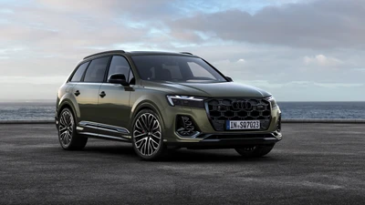 2024 Audi SQ7 TFSI: Стильный роскошный внедорожник в динамичной обстановке