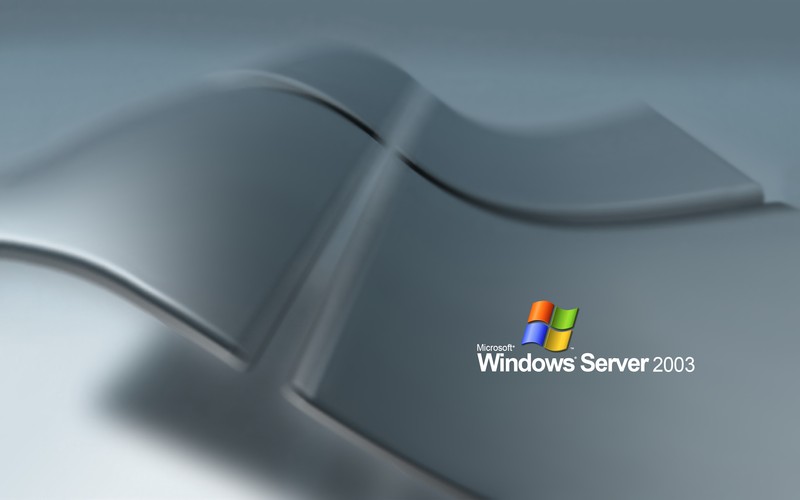 Близкий план рабочего стола компьютера с логотипом windows server (microsoft windows, классика, акция, технология, обои 4k)