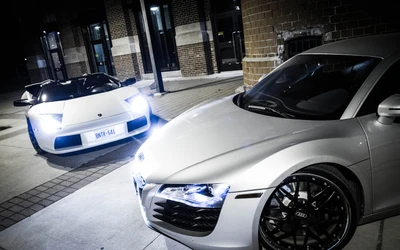 Vitrine nocturne des supercars Audi R8 et Lamborghini Gallardo