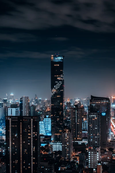 Rascacielos iluminados en un vibrante paisaje urbano nocturno