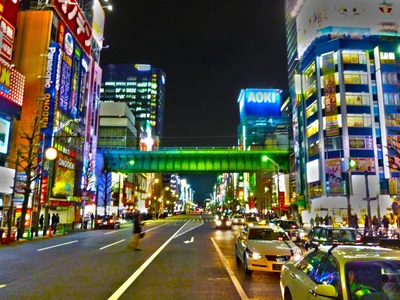 Lebhaftes Nachtleben in Akihabara: Eine Stadtlandschaft aus Neonlichtern und urbaner Energie