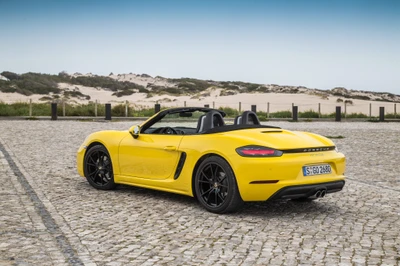 2013 Porsche Boxster S Convertible en Amarillo Vibrante, Entorno Costero