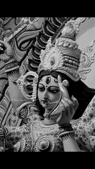 Maa Durga : Le Féminin Divin en Détails Majestueux