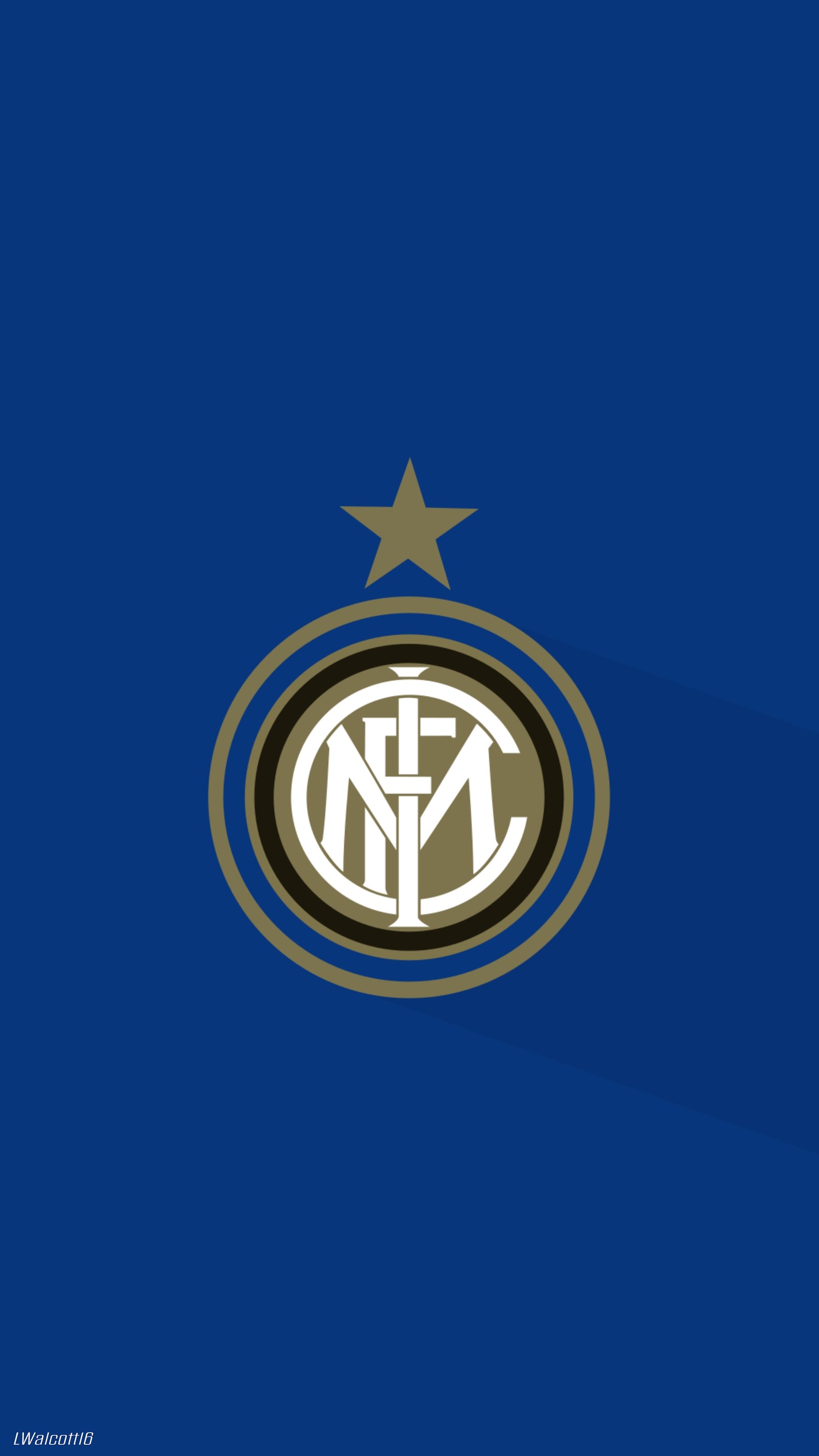 Un primer plano de un logo de fútbol sobre un fondo azul (cacioa, fútbol, futbol, inter, italia)