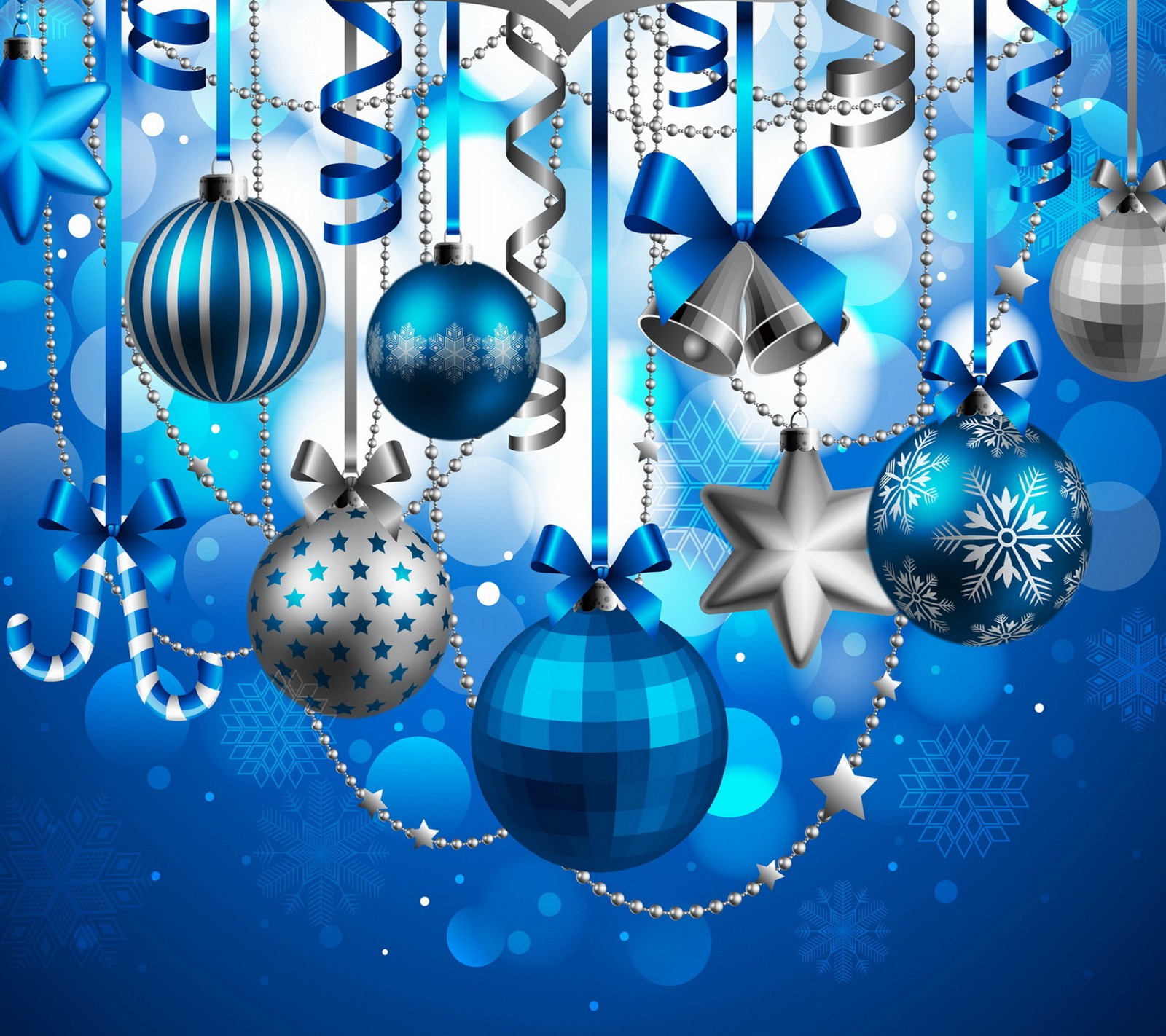 Um close de um fundo de natal azul com enfeites e fitas (bolas, azul, natal, decoração, alegre)