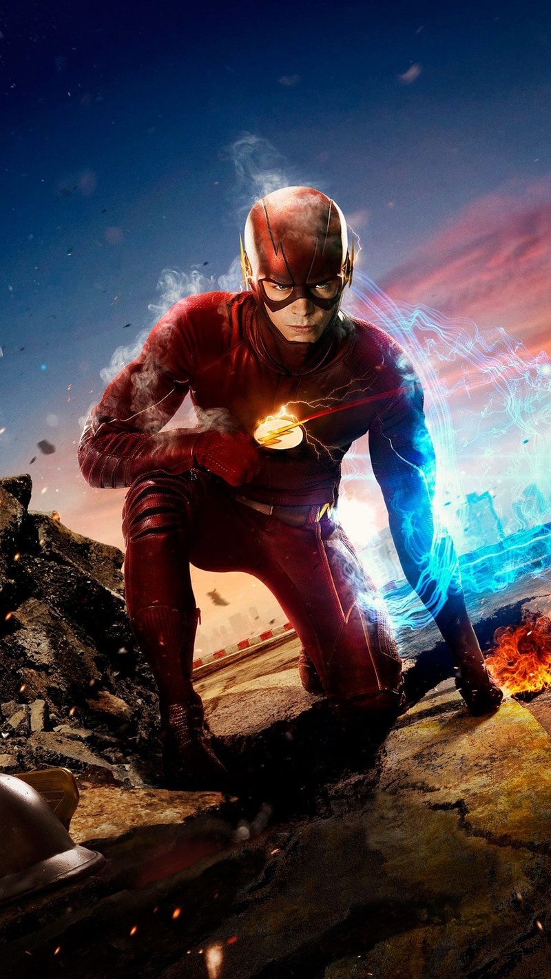 Близкий план человека в костюме флэша, сидящего на корточках (флэш, the flash, телевидение, dc comics, шлем)