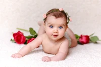 Adorable petite fille aux yeux bleus entourée de roses