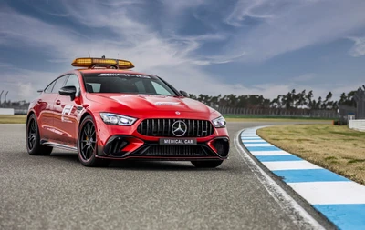 Mercedes AMG GT 63 S 4MATIC F1 Медицинский Автомобиль - Модель 2022 в Действии