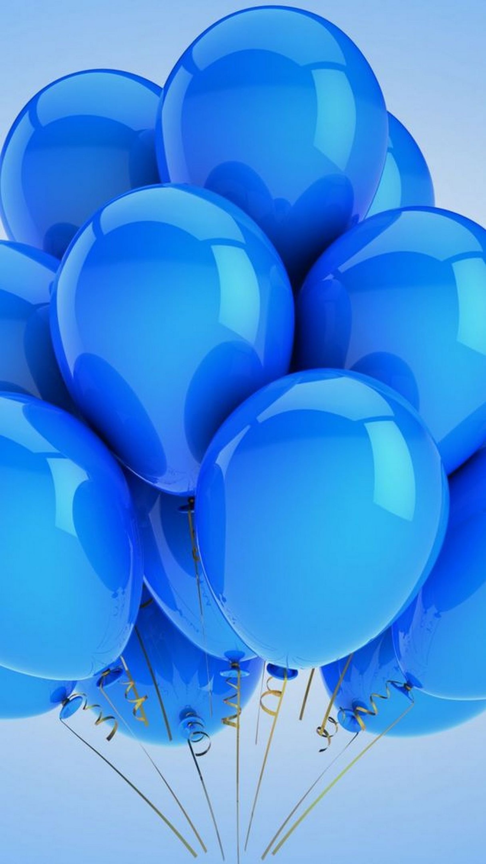 Un primer plano de un montón de globos azules con un fondo de cielo (globos, feliz, cupcake de cumpleaños, yo, fiesta)