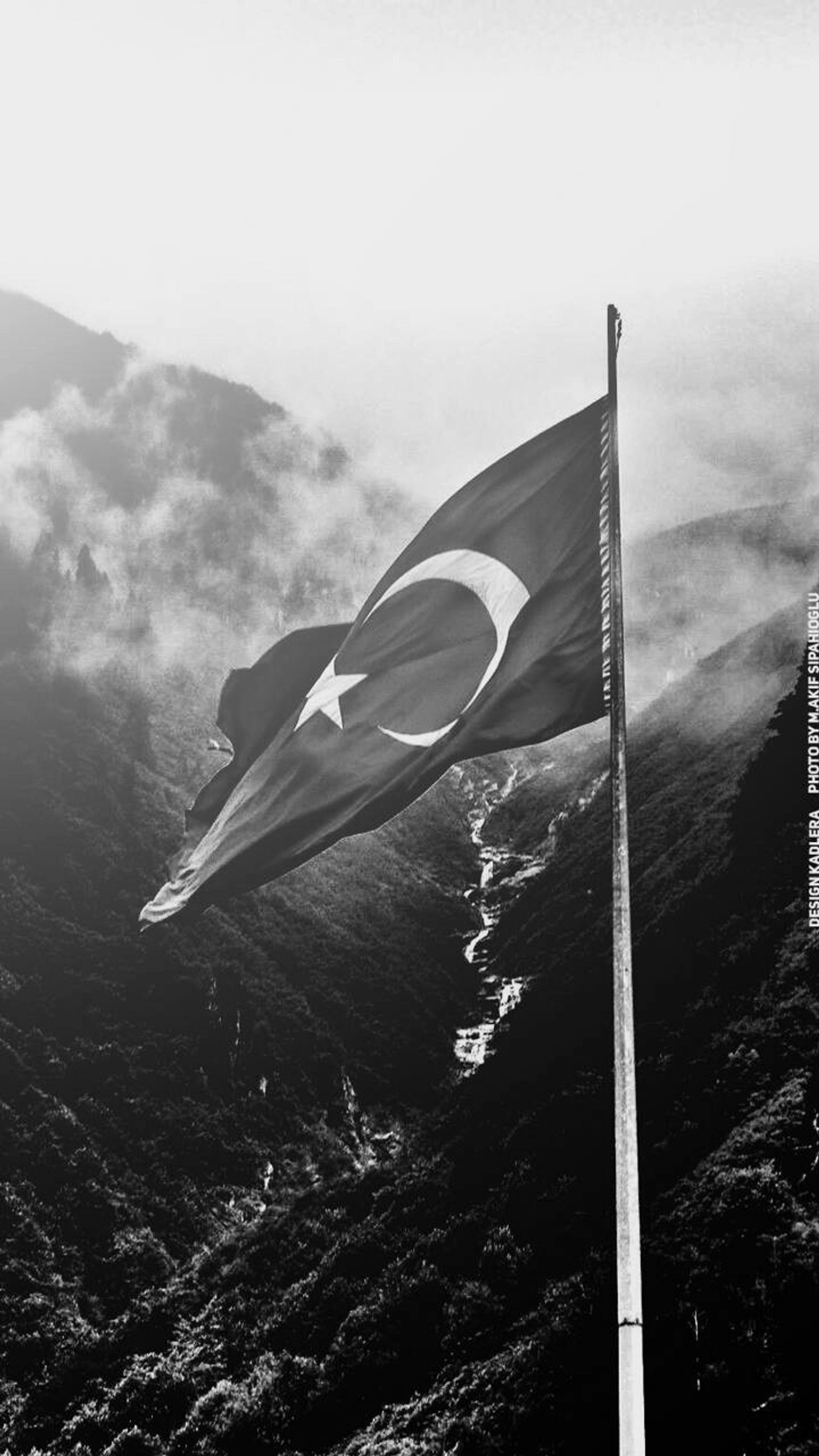 Arafed flag flying in the wind on a mountain top (tr, trt)