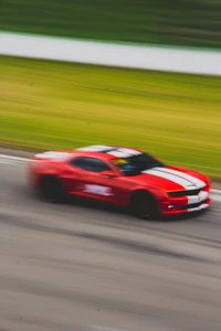 Mouvement dynamique d'une Ferrari 458 sur la piste