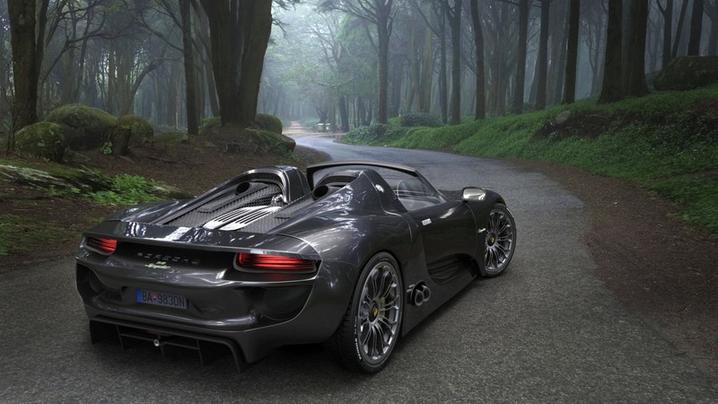 Крупный план черного спортивного автомобиля, едущего по дороге (porsche 918 spyder, porsche, машина, спортивный автомобиль, родстер)